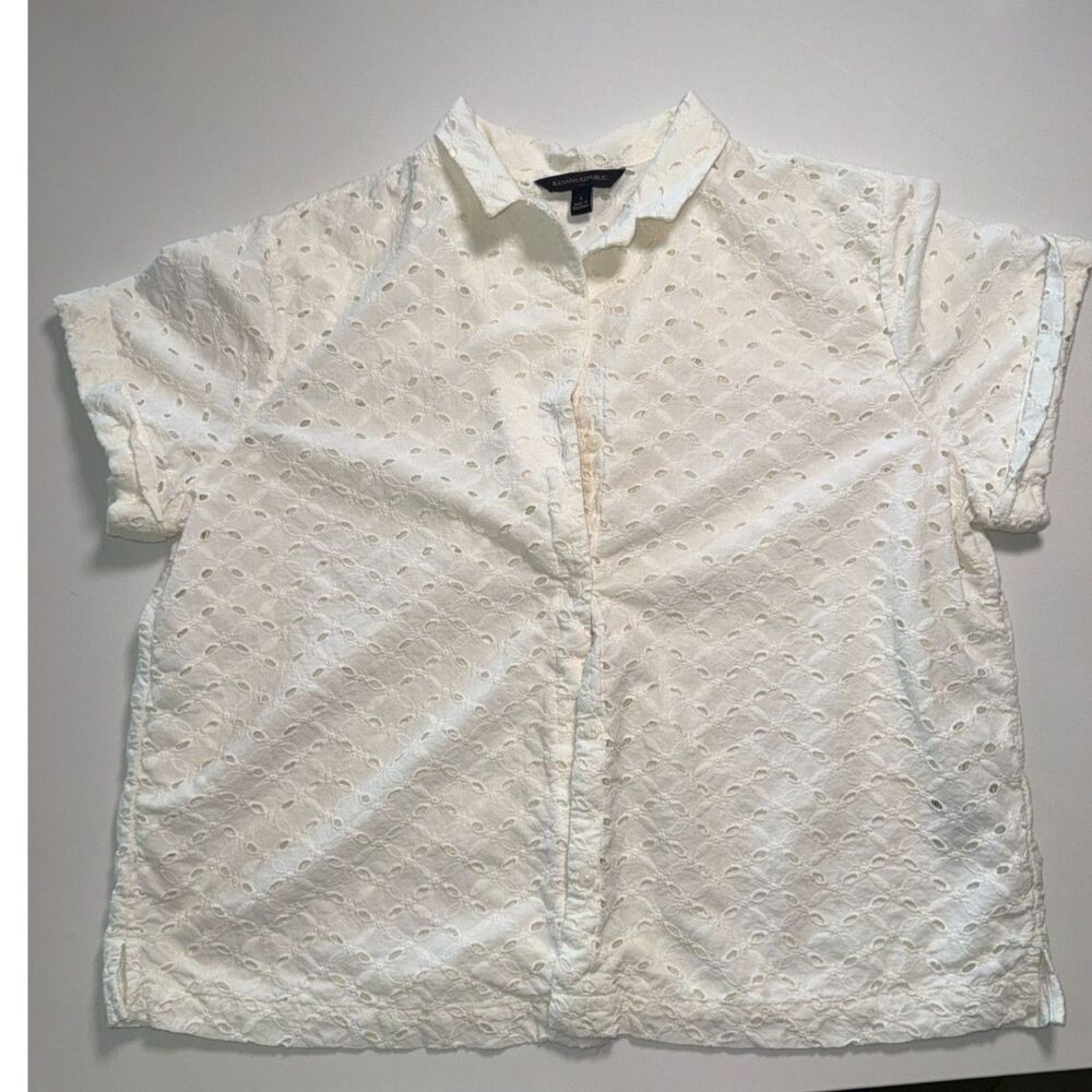 Banana Republic White Eyelet Short Sleeve Button-Up Top Size L